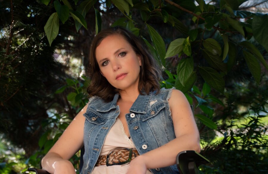 ANA predstavlja novo pesem z naslovom “Zaboj”