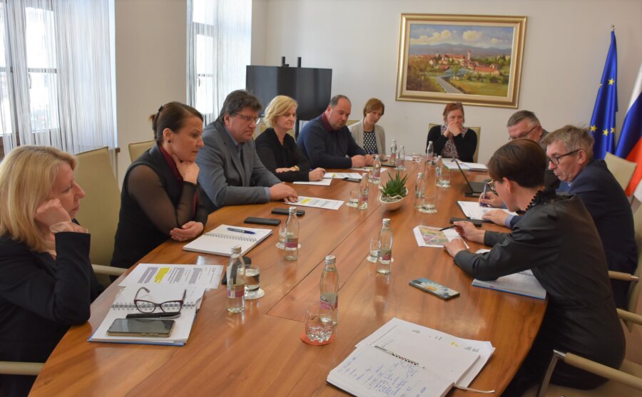 Delovno srečanje med vodstvom Občine Brežice in Direkcije za infrastrukturo glede skupnih projektov