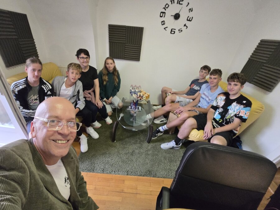 Mladi radijci iz Pišec na obisku Radia Brežice Eu