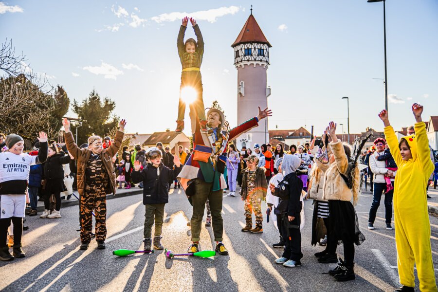Pisana pustna povorka znova združila generacije v Brežicah