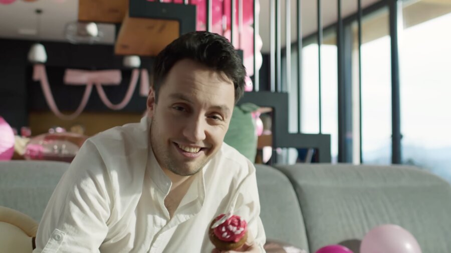 ALEX VOLASKO v Glasbenih novičkah iz Slovenije z Anjo Urek o prihajajočem koncertu v Brežicah in singlu Drugačen